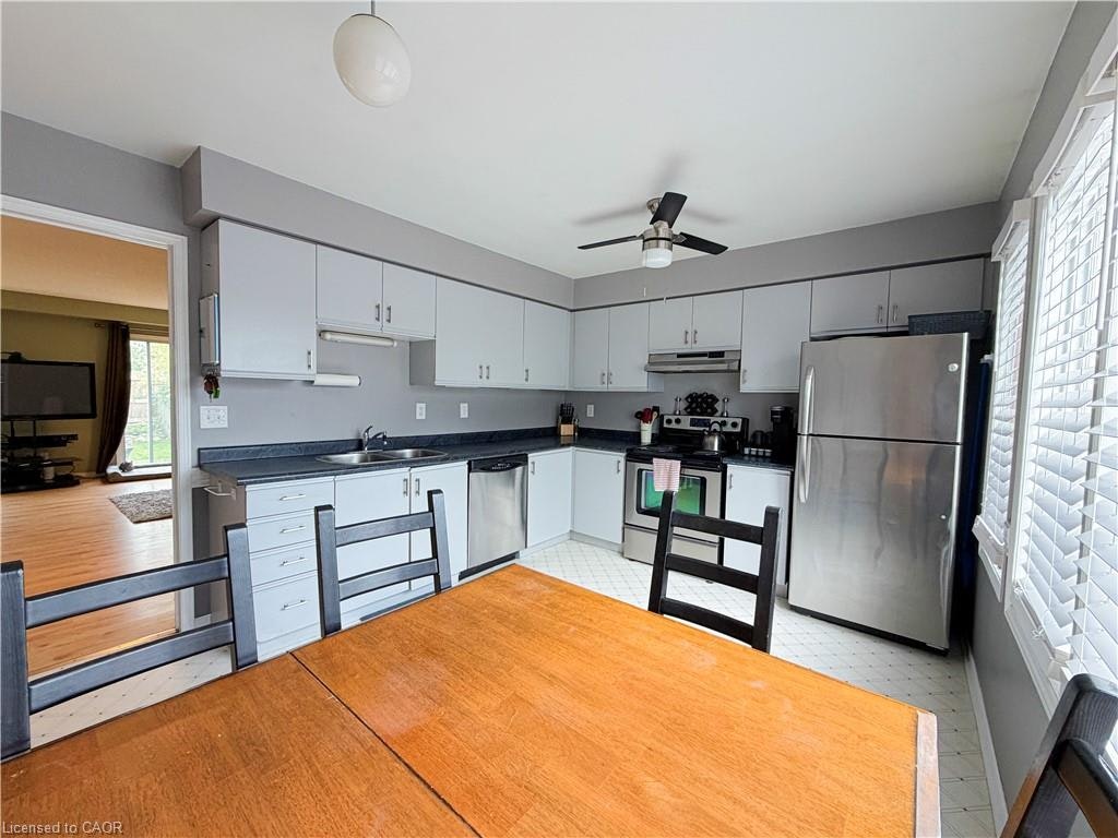 76 Fairgreen Close, Cambridge, ON, N1T 1T7 - 16