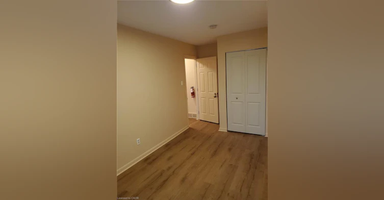 9-225 Shakespeare Drive, Waterloo, ON, N2L 2T5 - 9