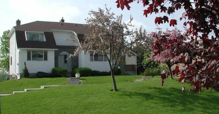 9-225 Shakespeare Drive, Waterloo, ON, N2L 2T5