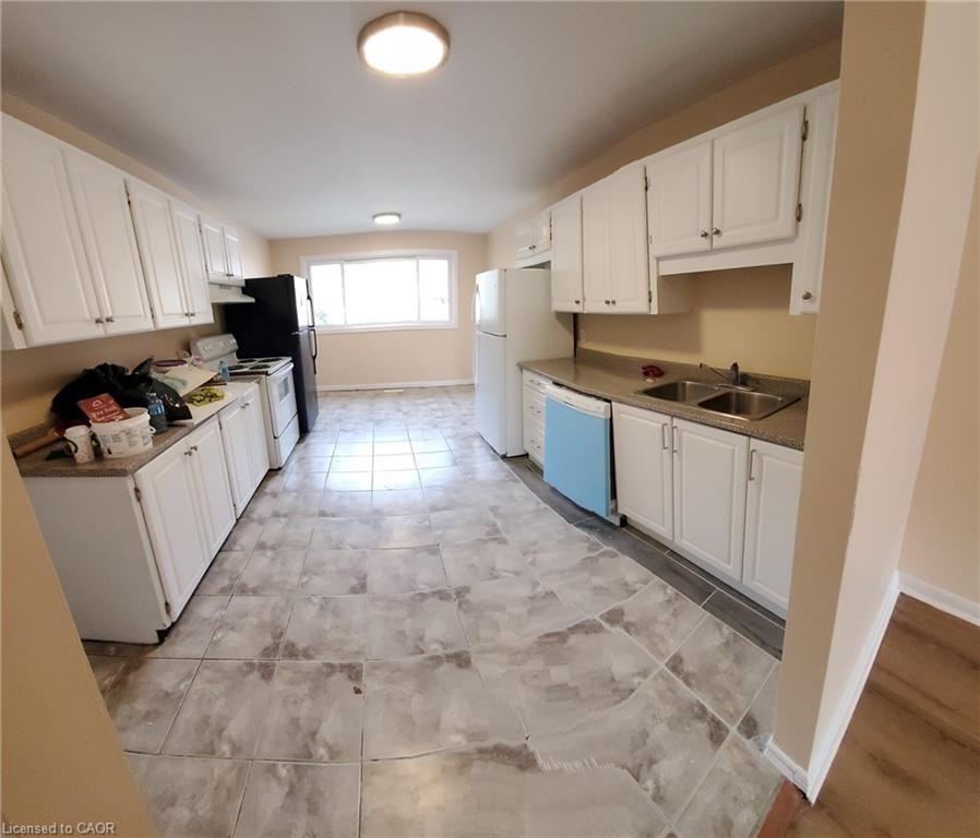 9-225 Shakespeare Drive, Waterloo, ON, N2L 2T5 - 2
