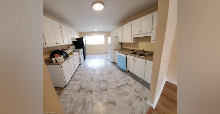 9-225 Shakespeare Drive, Waterloo, ON, N2L 2T5 - 2