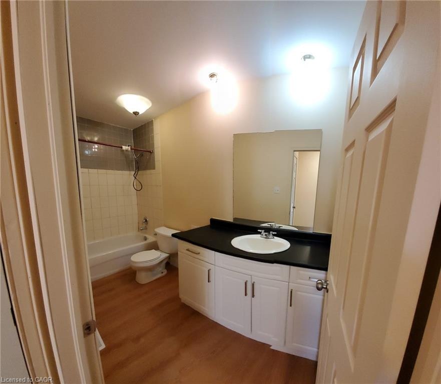 9-225 Shakespeare Drive, Waterloo, ON, N2L 2T5 - 6