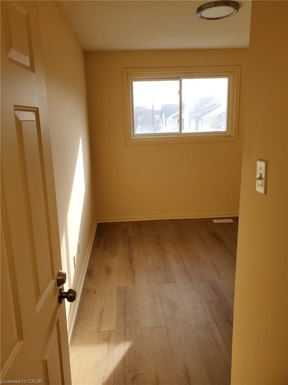9-225 Shakespeare Drive, Waterloo, ON, N2L 2T5 - 4