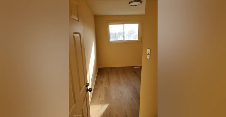 9-225 Shakespeare Drive, Waterloo, ON, N2L 2T5 - 4