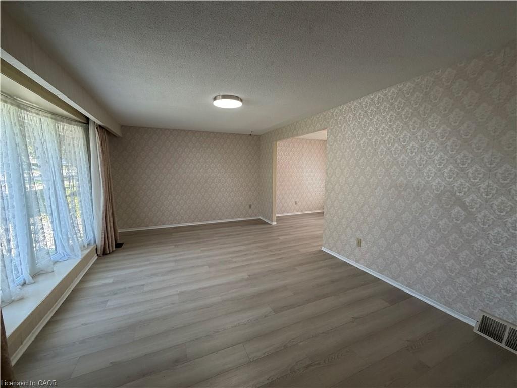 Upper-148 Pepperwood Crescent, Kitchener, ON, N2A 2R3 - 4