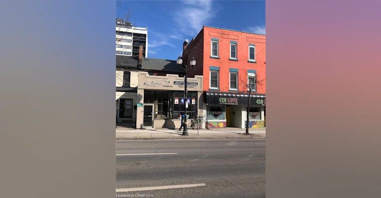 Bachelor-250 King Street W, Hamilton, ON, L8P 1A9 - 3