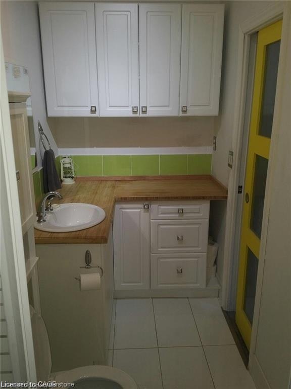Bachelor-250 King Street W, Hamilton, ON, L8P 1A9 - 12