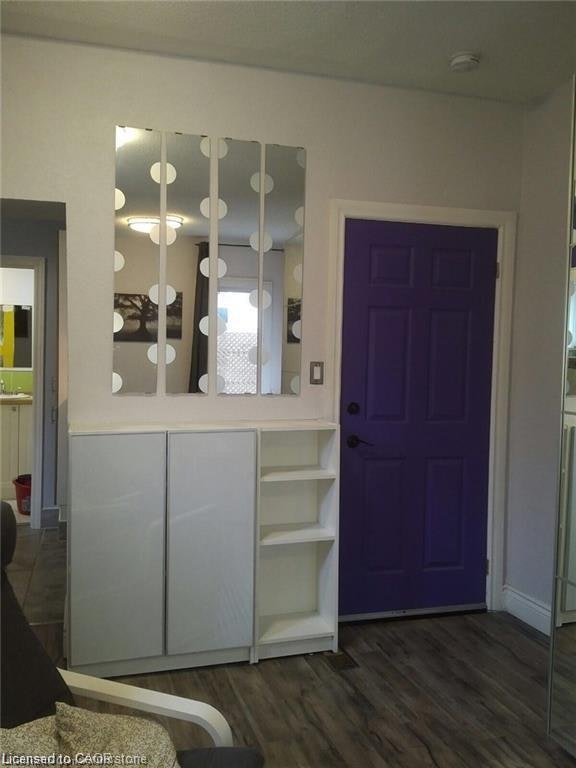 Bachelor-250 King Street W, Hamilton, ON, L8P 1A9 - 4
