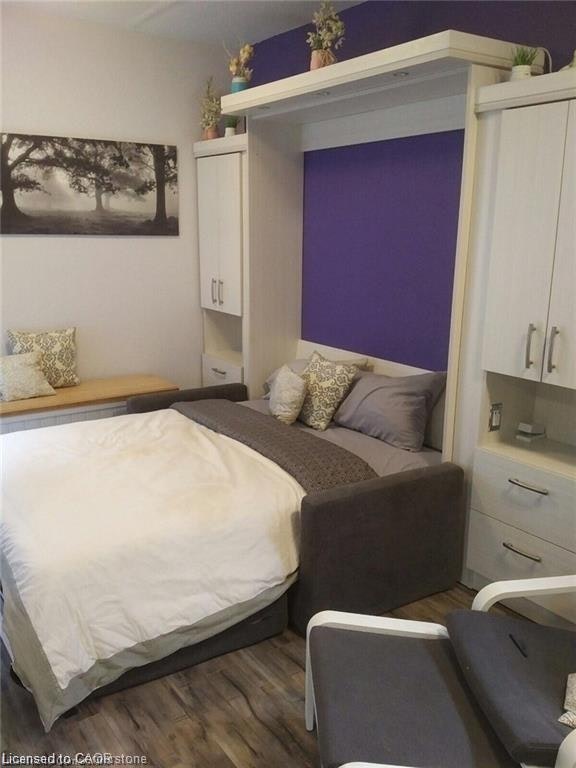 Bachelor-250 King Street W, Hamilton, ON, L8P 1A9 - 8