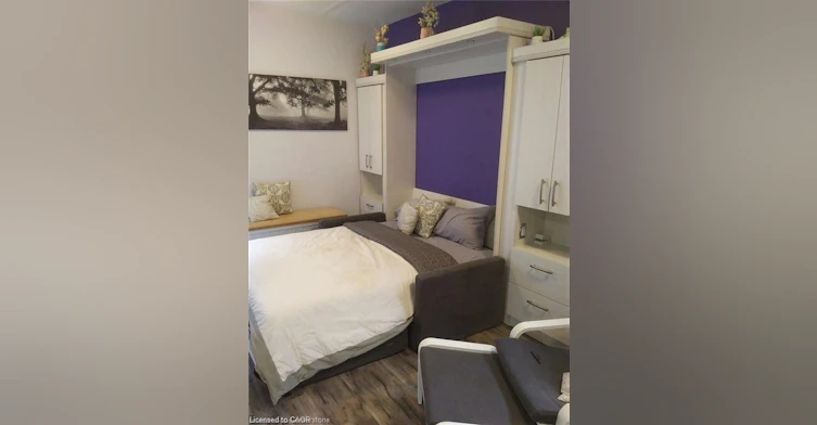 Bachelor-250 King Street W, Hamilton, ON, L8P 1A9 - 8