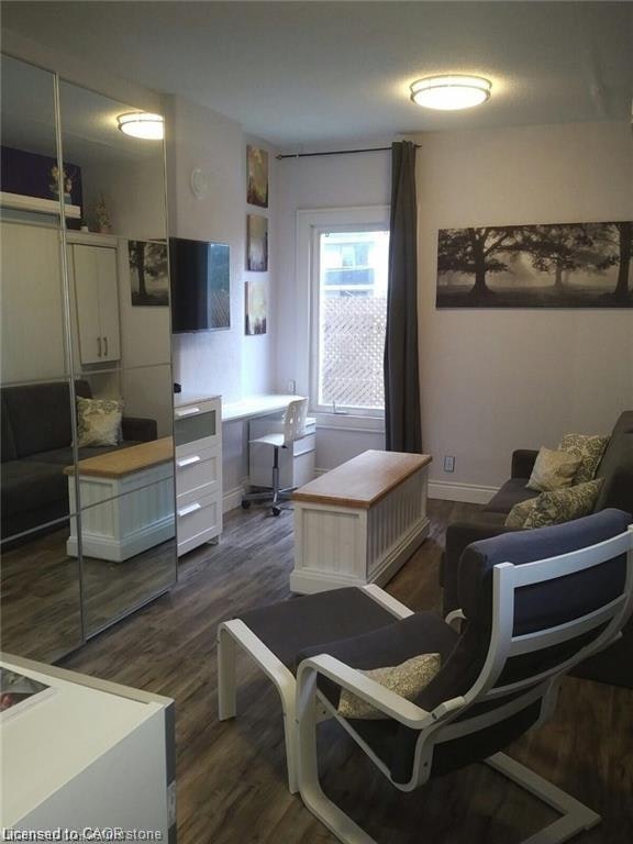 Bachelor-250 King Street W, Hamilton, ON, L8P 1A9 - 6
