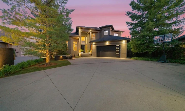 32 Kenny Court