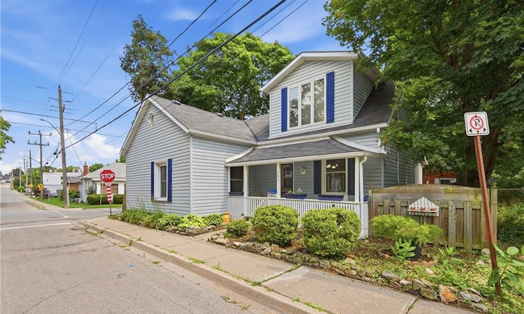 153 Montrose Street N
