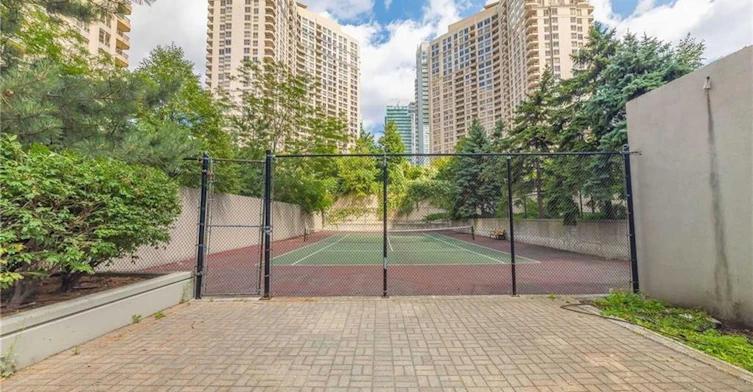 802-325 Webb Drive, Mississauga, ON, L5B 3Z9 - 25
