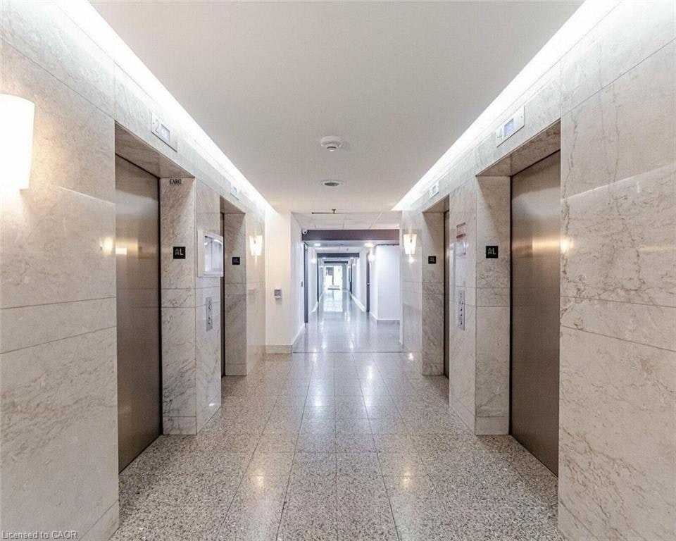 802-325 Webb Drive, Mississauga, ON, L5B 3Z9 - 3