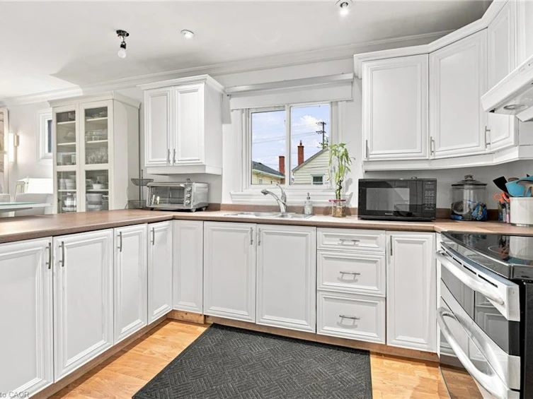 328 Woodward Avenue, Hamilton, ON, L8H 6N5 - 11