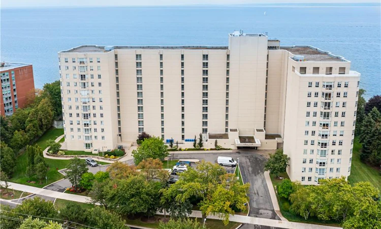 1102-5280 Lakeshore Road