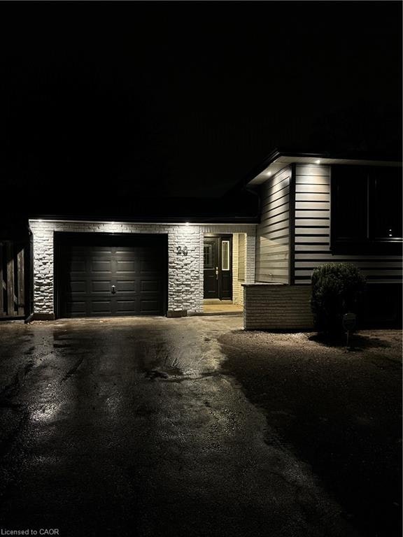 2-26 Greyfriar Drive, Hamilton, ON, L9C 4S2 - 2