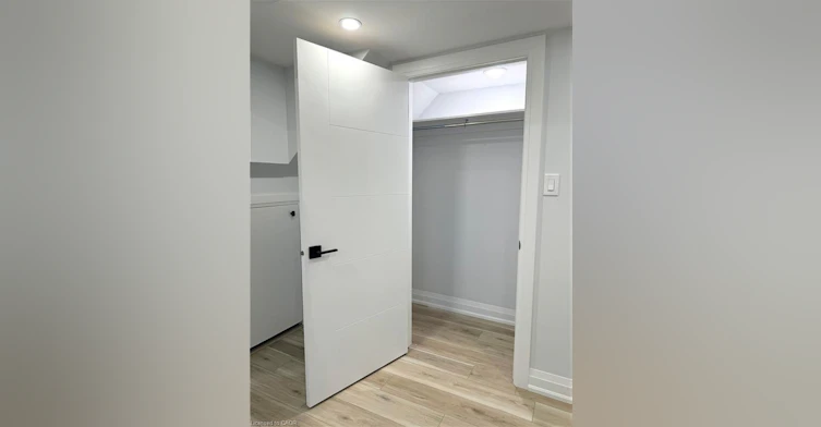 2-26 Greyfriar Drive, Hamilton, ON, L9C 4S2 - 32