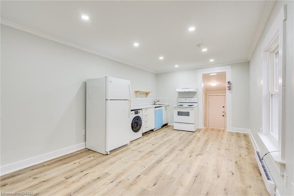 Upper #2-33 Albion Street, Brantford, ON, N3T 3L9