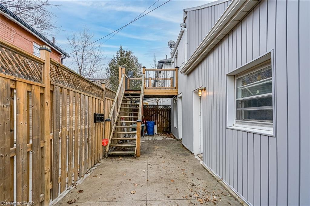 Upper #2-33 Albion Street, Brantford, ON, N3T 3L9 - 9