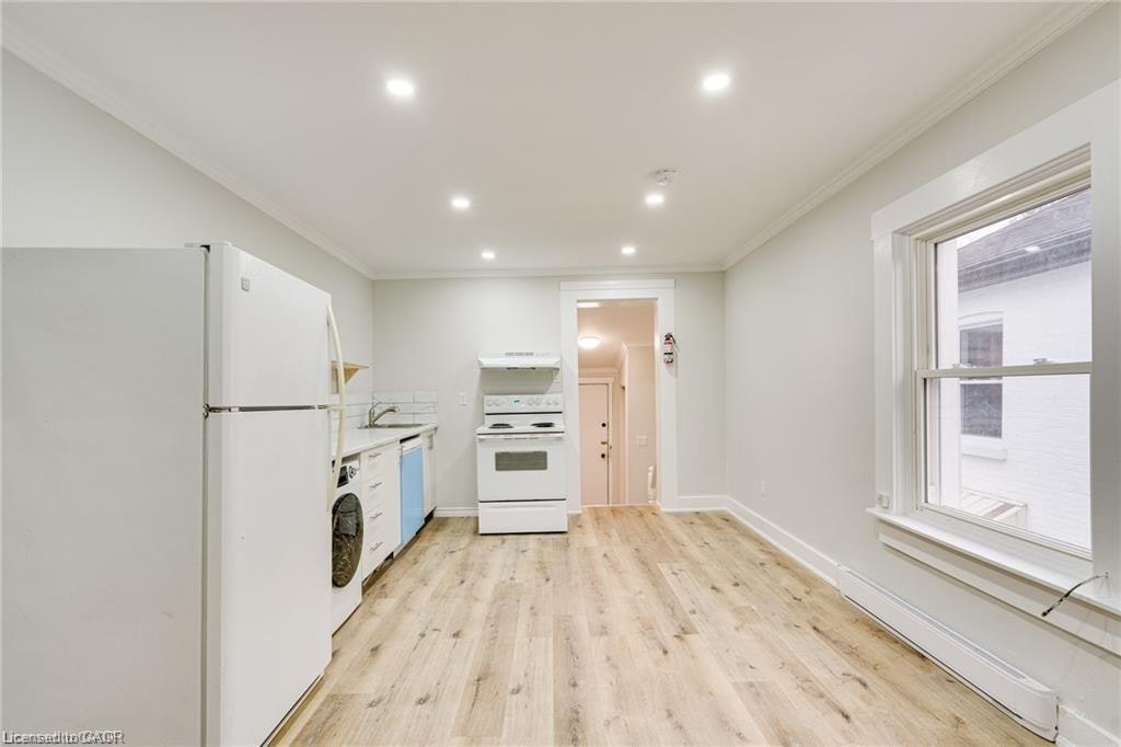 Upper #2-33 Albion Street, Brantford, ON, N3T 3L9 - 2