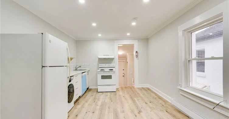 Upper #2-33 Albion Street, Brantford, ON, N3T 3L9 - 2