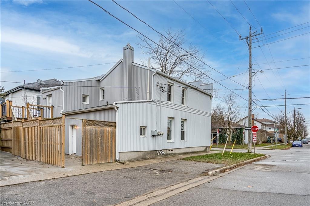 Upper #2-33 Albion Street, Brantford, ON, N3T 3L9 - 10