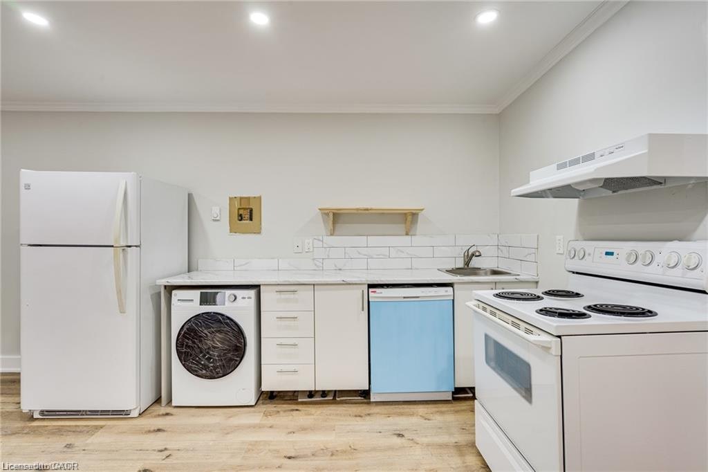 Upper #2-33 Albion Street, Brantford, ON, N3T 3L9 - 3