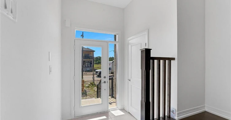 14 Dennis Avenue, Brantford, ON, N3V 0C1 - 2