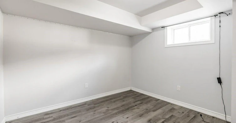 Lower-271 Carson Drive, Hamilton, ON, L8T 2X8 - 9