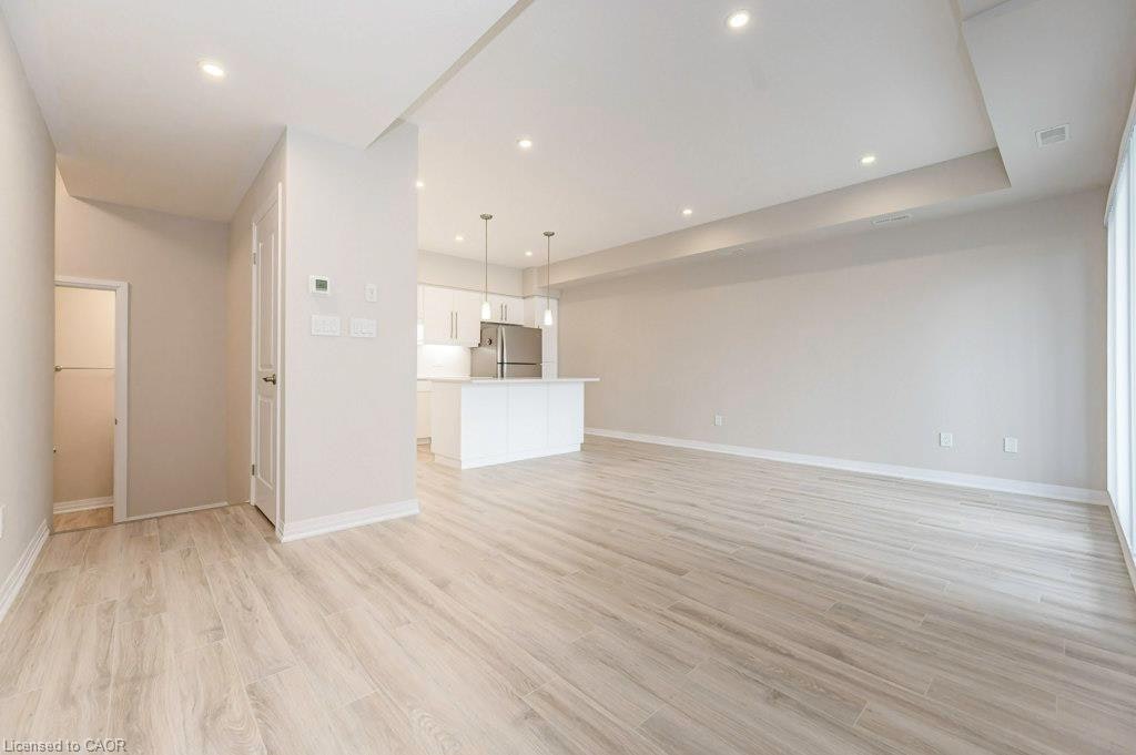 28 Progress Crescent, Kitchener, ON, N2R 0R7 - 4