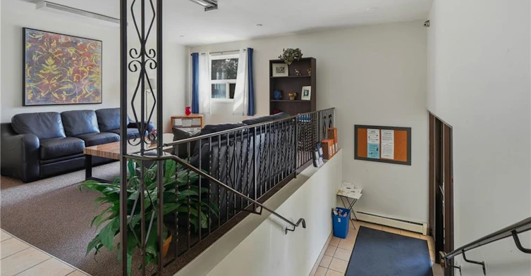 101-242 Oakdale Avenue, St. Catharines, ON, L2P 3K5 - 3
