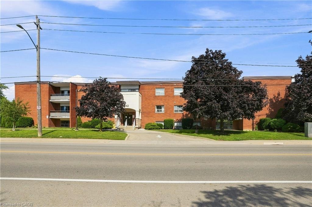 101-242 Oakdale Avenue, St. Catharines, ON, L2P 3K5 - 2