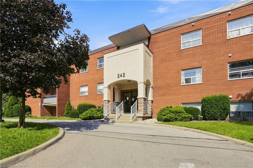 101-242 Oakdale Avenue, St. Catharines, ON, L2P 3K5