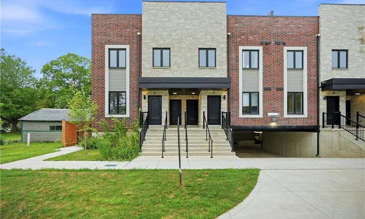 12-2 Slessor Boulevard