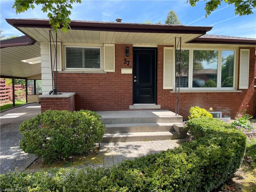 Upper-37 Goldfinch Road, Hamilton, ON, L9A 3W8