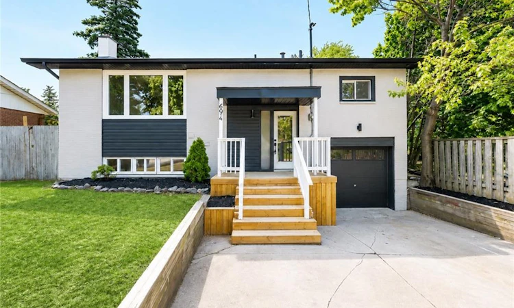 694 Upper Ottawa Street