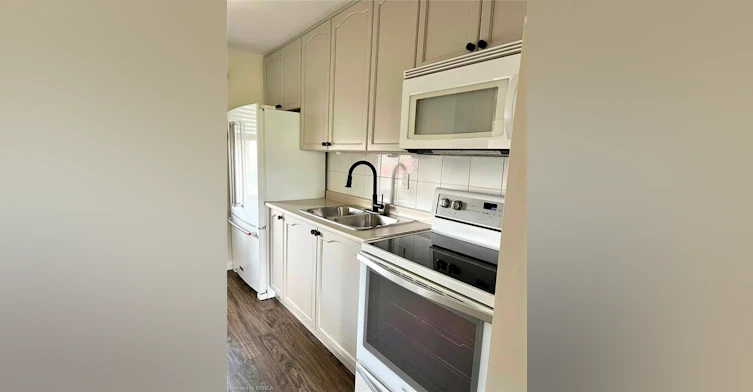 50-62 Tivoli Drive, Hamilton, ON, L9C 2E4 - 2