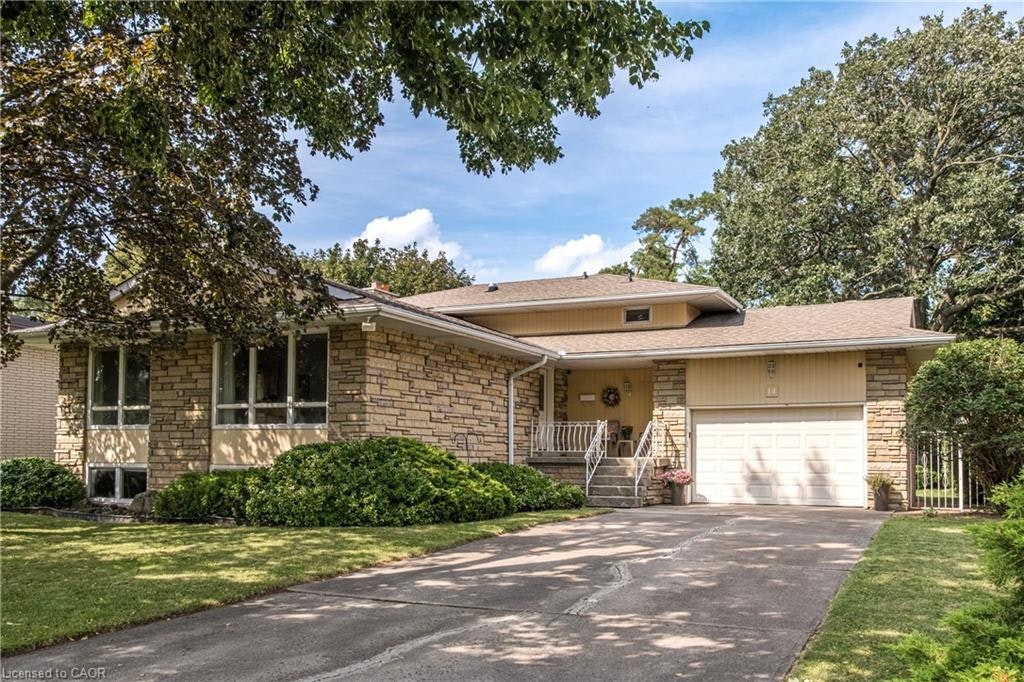 14 Woodside Drive, Hamilton, ON, L8T 1C3