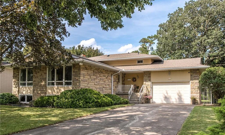 14 Woodside Drive