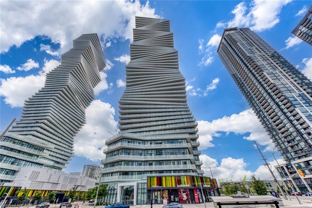 5010-3900 Confederation Parkway, Mississauga, ON, L5B 0M3