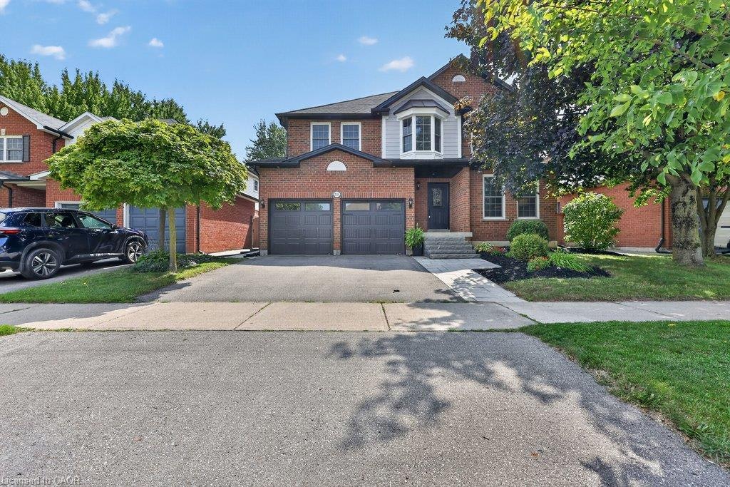 2114 Country Club Drive, Burlington, ON, L7M 4A5