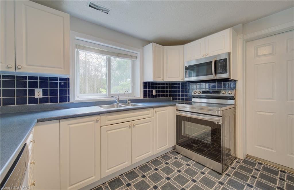 25 Idle Ridge Court, Kitchener, ON, N2A 3W3 - 4