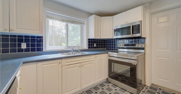 25 Idle Ridge Court, Kitchener, ON, N2A 3W3 - 4
