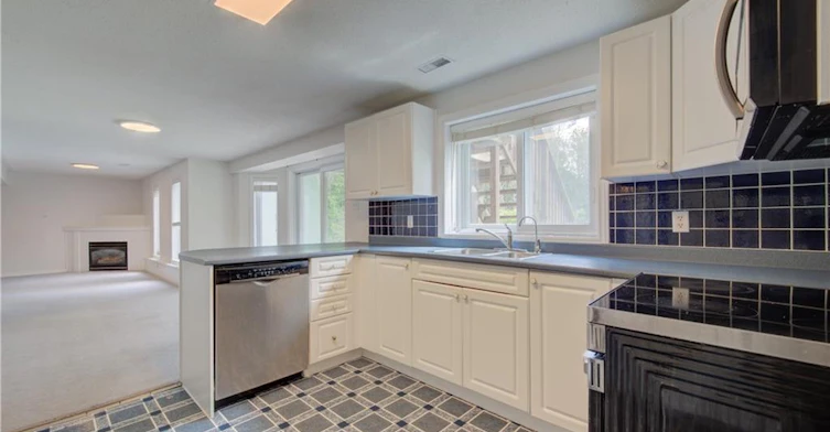 25 Idle Ridge Court, Kitchener, ON, N2A 3W3 - 3