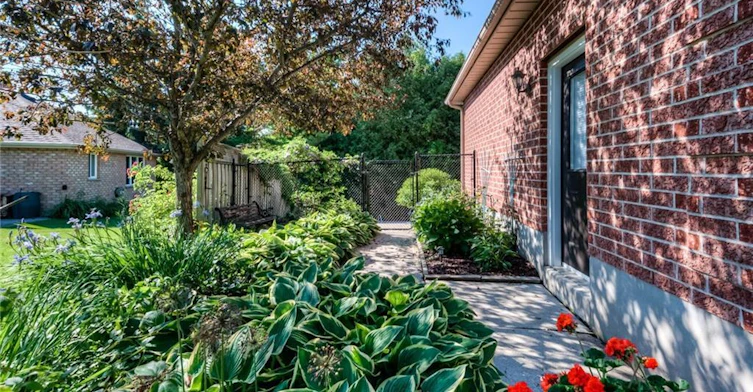 25 Idle Ridge Court, Kitchener, ON, N2A 3W3 - 2