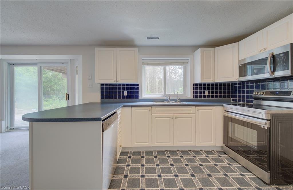 25 Idle Ridge Court, Kitchener, ON, N2A 3W3 - 5