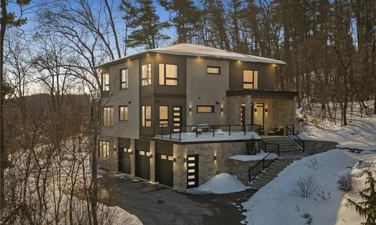 111 Grand Ridge Drive
