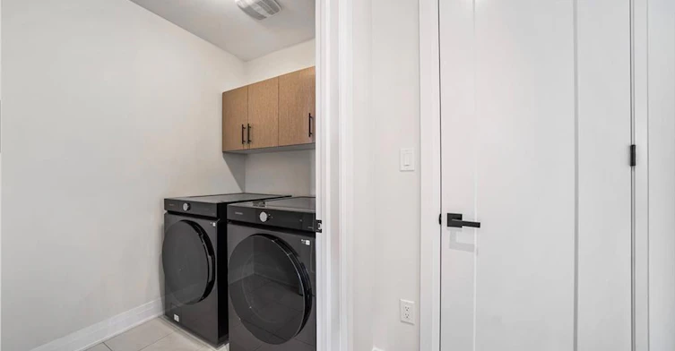 102 Settlers Road E, Oakville, ON, L6H 7W5 - 18